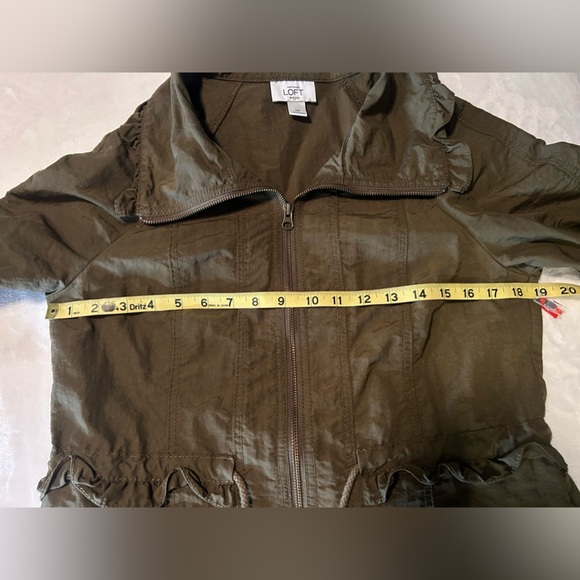 Loft army green jacket with front zipper and drawstring waist size MP - Picture 5 of 6